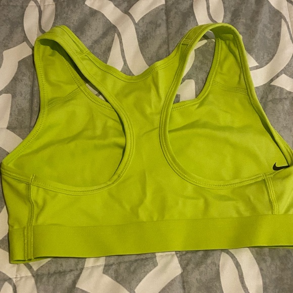 Nike Swoosh Sports bra. - Picture 3 of 4